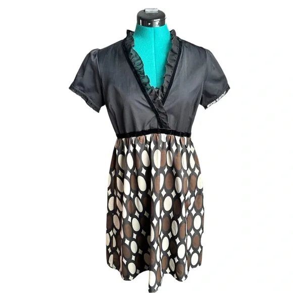 Chic Fossil Ruffled V-Neck Dress - Picture 4 of 11